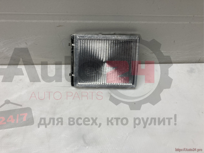 КАТАФОТ В БАМПЕР ПЕРЕДНИЙ ПРАВЫЙ VOLKSWAGEN PASSAT B4